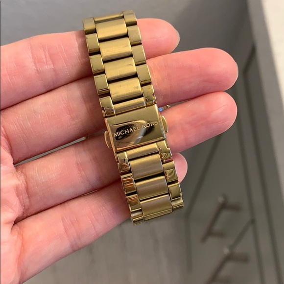 Like new Michael Kors watch! EXCELLENT CONDITION! main image 4